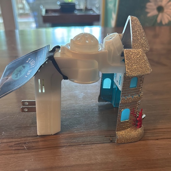 Bath & Body Works Wallflowers Sparkling Castle Night Light with Blue Windows - Picture 2 of 4